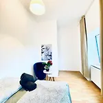 Spacious 4-Bedroom Apartment For Big Groups