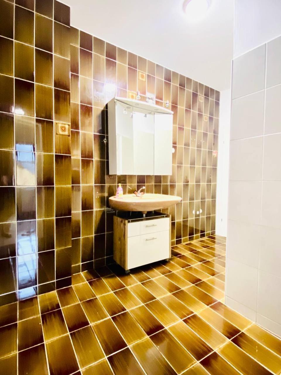 Spacious 4-bedroom For Big Groups Apartment *