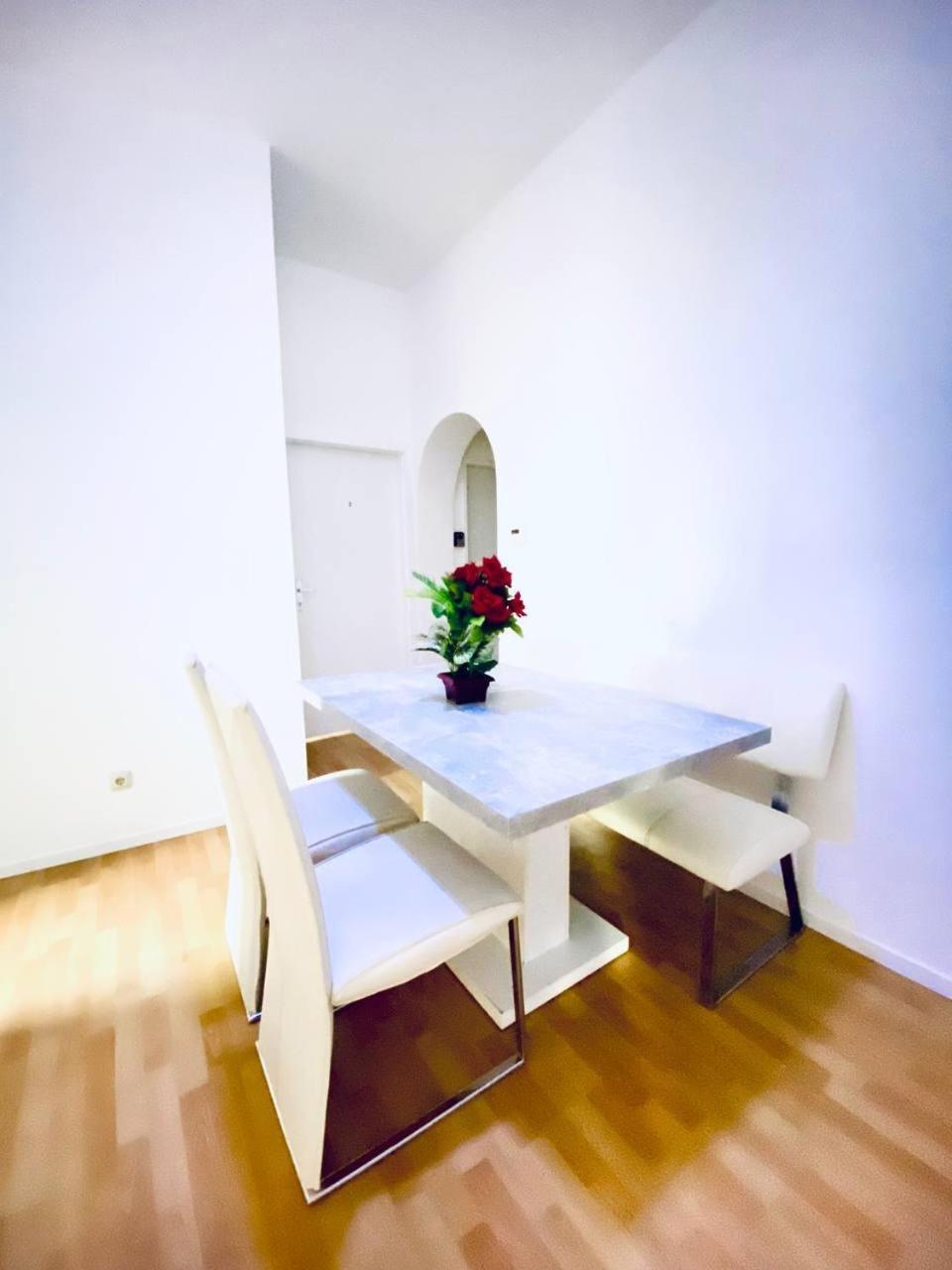Spacious 4-bedroom For Big Groups Apartment *