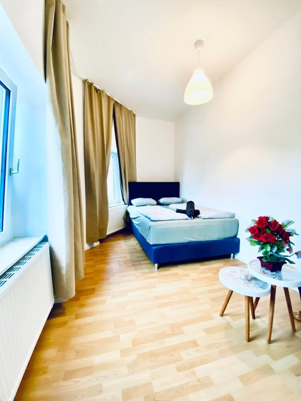 Spacious 4-bedroom For Big Groups Wien