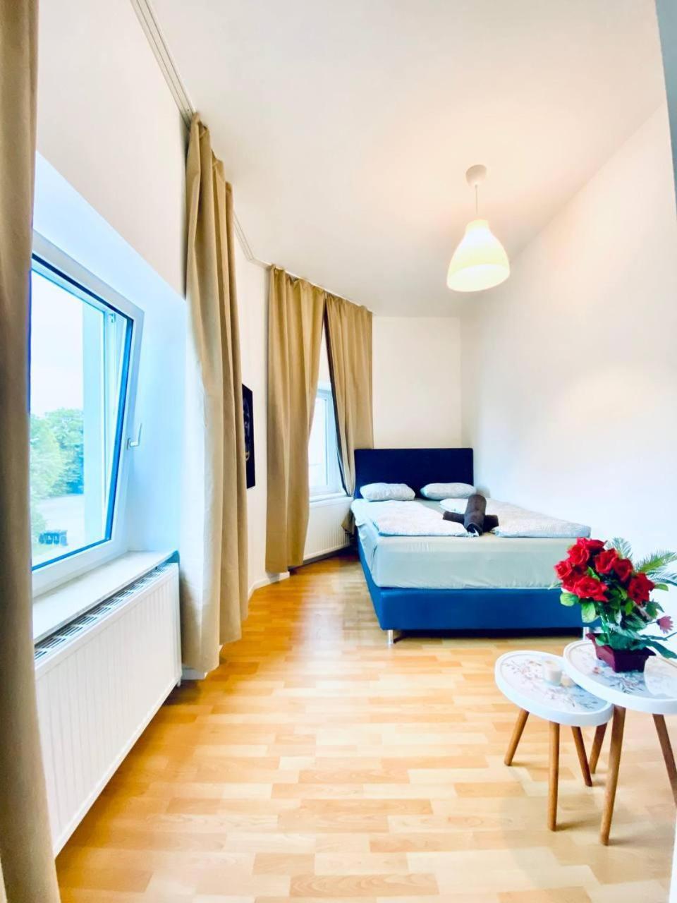 Spacious 4-bedroom For Big Groups Wien